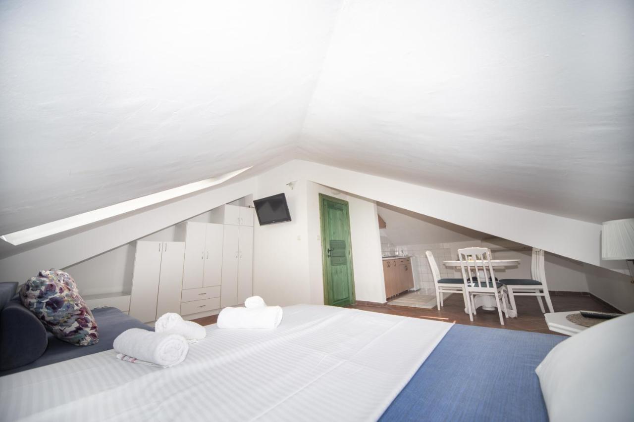 Kamena Palata Apartments كوتور المظهر الخارجي الصورة
