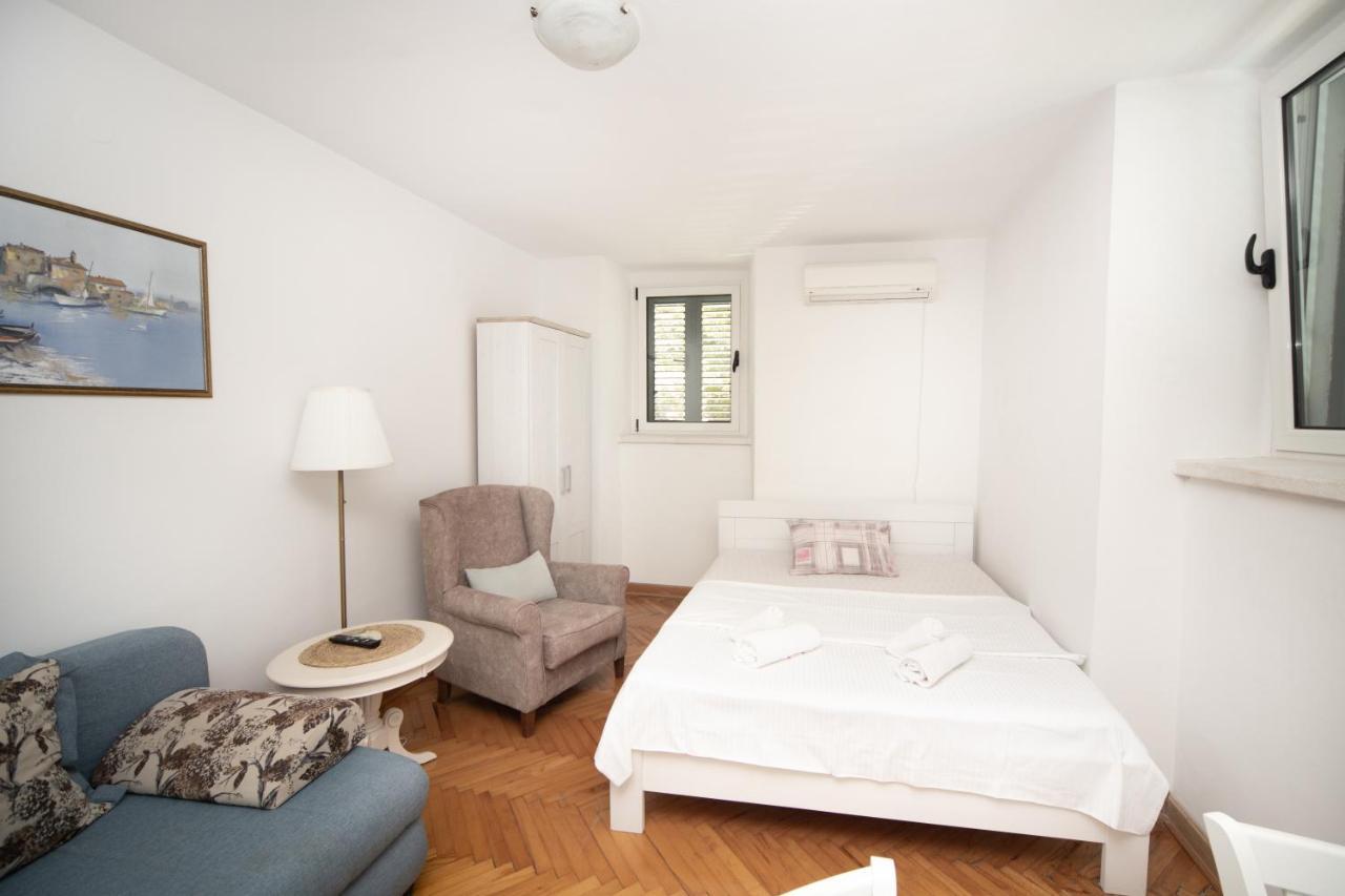 Kamena Palata Apartments كوتور المظهر الخارجي الصورة